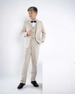 Svetlo bež odelo za bebe i dečake