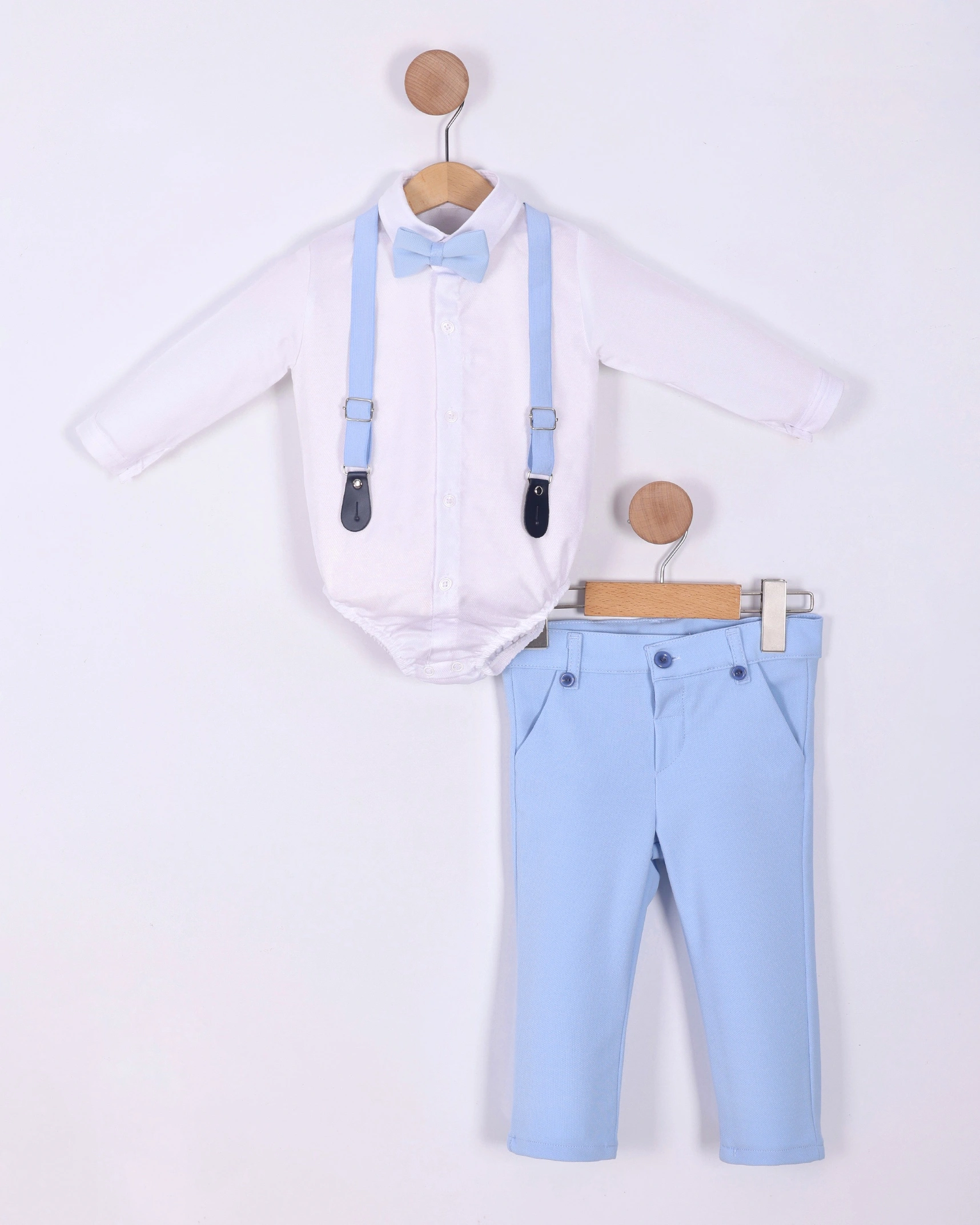 Svetlo plavi komplet sa tregerima za bebe